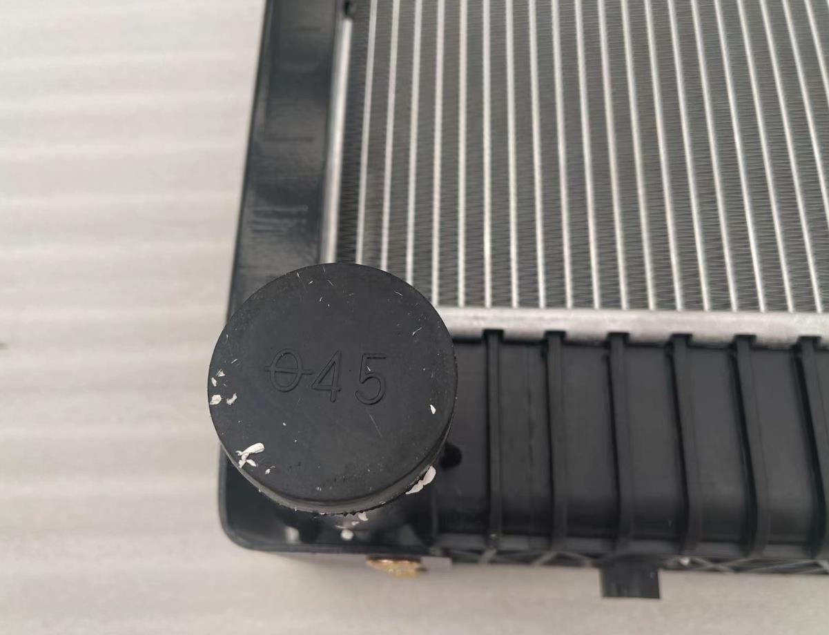 Sklop aluminijastega radiatorja Shacman Delong F3000 Aolong DZ9112532888 B
